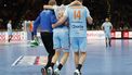 Injured Netherlands' centre back #33 Thomas Houtepen leaves the field during the Men's EURO 2024 EHF Handball European Championship main round match between Denmark and The Netherlands in Hamburg, northern Germany on January 17, 2024. 
Odd ANDERSEN / AFP