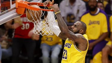 epa12008612 Los Angeles Lakers forward LeBron James dunks the ball during the third quarter of the NBA basketball game between the Golden State Warriors and the Los Angeles Lakers in Los Angeles, California, USA, 03 April 2025.  EPA/CAROLINE BREHMAN SHUTTERSTOCK OUT