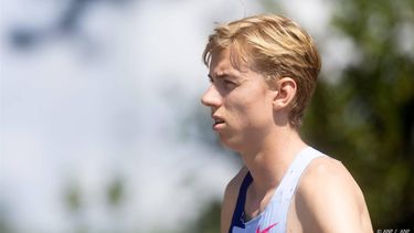 BREDA - Niels Laros tijdens de finale 800 meter op de tweede dag van het NK atletiek op de baan van AV Sprint. ANP IRIS VAN DEN BROEK