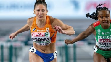ISTANBUL - Zoe Sedney in actie tijdens de 60 meter horden, op de derde dag van het EK atletiek indoor in Turkije. ANP RONALD HOOGENDOORN
