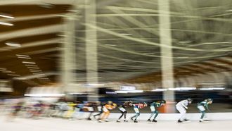 LEEUWARDEN - Schaatsster Irene Schouten (mr) in actie tijdens de finale van de vrouwen op de marathon cup. Het is haar laatste wedstrijd omdat de 31-jarige drievoudig olympisch kampioene stopt met schaatsen. ANP VINCENT JANNINK