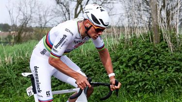 VALKENBURG - Mathieu van der Poel op de Keutenberg tijdens de Amstel Gold Race 2024 op 14 april 2024 in Valkenburg, Nederland. Deze eendaagse wielerwedstrijd is onderdeel van de UCI WorldTour. ANP VINCENT JANNINK