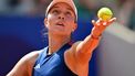 US' Jessica Pegula serves to Switzerland's Viktorija Golubic during their women's singles first round tennis match on Court Suzanne-Lenglen at the Roland-Garros Stadium at the Paris 2024 Olympic Games, in Paris on July 28, 2024.  
Martin  BERNETTI / AFP