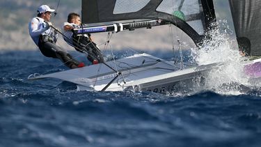 Netherlands' duo Bart Lambriex and Floris Van De Werken compete in Race 9 of the men’s 49er skiff event during the Paris 2024 Olympic Games sailing competition at the Roucas-Blanc Marina in Marseille on July 30, 2024.  
NICOLAS TUCAT / AFP