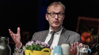 DOETINCHEM - Burgemeester Mark Boumans tijdens de presentatie van het Koningsdagprogramma. De koninklijke familie viert het jaarlijkse feest dit jaar in Doetinchem. ANP EMIEL MUIJDERMAN