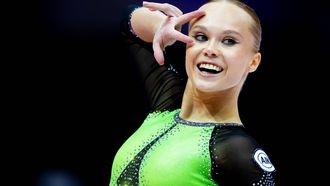 JAKARTA - Turnster Angelina Melnikova (AIN) wintde meerkampfinale op de wereldkampioenschappen turnen. Visser heeft zich bij de WK in Jakarta, Indonesie voor twee finales geplaatst. ANP IRIS VAN DEN BROEK