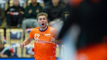 epa10954914 Dutch player Luc Steins in action during the handball Golden League Gjensidige Cup match between Spain and the Netherlands, at the Sotra Arena, in Sotra, Norway, 02 November 2023.  EPA/Stian Lysberg Solum  NORWAY OUT