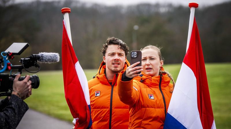 ARNHEM - Zitskiër Jeroen Kampschreur en para-alpineskiër Claire Petit worden gepresenteerd als de vlaggendragers voor de Paralympische Spelen in Milaan op Papendal. FREEK VAN DEN BERGH / ANP