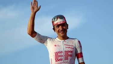 Third placed EasyPost's Ecuadorian rider Richard Carapaz celebrates on the podium after the 21st and last stage of the 108th Giro d'Italia cycling race of 143kms from Rome to Rome on June 1, 2025. 
Luca Bettini / AFP