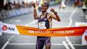 ZAANDAM - Muktar Edris komt als winnaar over de streep bij de 37e editie van de Dam tot Damloop. ANP ROBIN UTRECHT