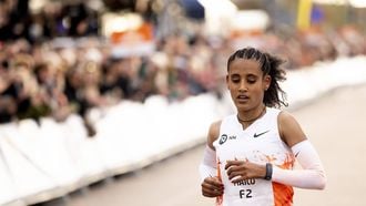 EGMOND AAN ZEE - Haven Hailu (ETH) wint de 50e jubileumeditie van de NN Egmond Halve Marathon. De route van deze hardloopklassieker loopt langs de Noord-Hollandse kust en door het Noordhollands Duinreservaat. ANP SANDER KONING