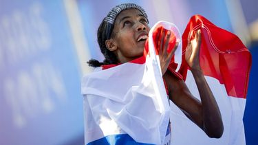 PARIJS - Sifan Hassan wint de marathon voor de vrouwen tijdens de Olympische Spelen. De marathon wordt traditiegetrouw in het laatste weekend van de Spelen gelopen. ANP ROBIN VAN LONKHUIJSEN