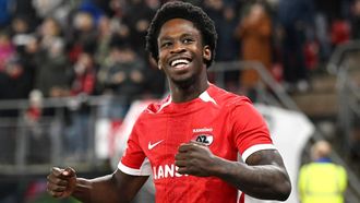 ALKMAAR - Jayden Addai of AZ Alkmaar viert de 3-1 tijdens de KNVB Beker wedstrijd tussen AZ Alkmaar en FC Groningen in het AFAS stadion op 18 december 2024 in Alkmaar, Nederland. ANP OLAF KRAAK