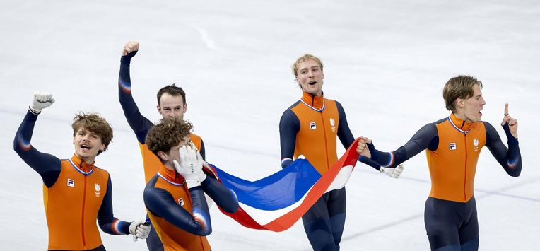 MILAAN - Melle van 't Wout, Itzhak de Laat, Teun Boer, Friso Emons en Jens van 't Wout tijdens de finale 5000 meter relay bij het shorttrack schaatsen in de Milano Ice Skating Arena op de Olympische Winterspelen van Milaan. IRIS VAN DEN BROEK / ANP