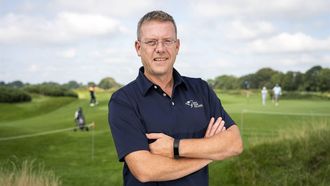 2021-08-24 11:27:00 SPIJK - NGF-directeur Jeroen Stevens tijdens een bijeenkomst waarop wordt vooruitgeblikt op de B-NL Challenge Trophy. Tijdens dit vierdaagse toernooi, onderdeel van de European Challenge Tour, krijgt jong aanstormend talent de kans om op het een na hoogste niveau ervaring op te doen. ANP JEROEN JUMELET