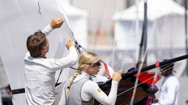 MARSEILLE - Zeilers Bjarne Bouwer en Laila van der Meer voor hun training van de Nacra 17 klasse in Marseille. Het onderdeel zeilen tijdens de Olympische Spelen vindt plaats in de Franse kustplaats. ANP SANDER KONING