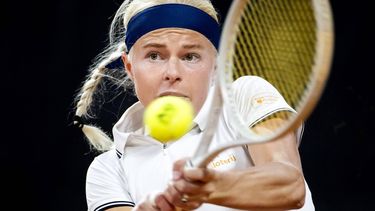 DEN HAAG - Eva Vedder in haar partij tegen Sonay Kartal tijdens de Billie Jean King Cup tenniswedstrijd, kwalificaties groep F, van Nederland tegen Groot-Brittannië. ANP KOEN VAN WEEL