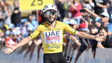 epa11407976 UAE Team Emirates rider Adam Yates from Great Britain wins the fifth stage of the Tour de Suisse, a 148.6km cycling race from Ambri to Cari, Switzerland, 13 June 2024.  EPA/GIAN EHRENZELLER