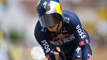 van Red Bull - BORA - hansgrohe team's Dutch rider Danny Van Poppel cycles to the finish line of the 7th stage of the 111th edition of the Tour de France cycling race, 25,3 km individual time trial between Nuits-Saint-Georges and Gevrey-Chambertin, on July 5, 2024. 
Thomas SAMSON / AFP