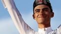 UAE Team Emirates XRG's Mexican rider Isaac Del Toro wearing the best young rider's white jersey (Maglia Bianca) celebrates on the podium at the end of the 21st and last stage of the 108th Giro d'Italia cycling race of 143kms from Rome to Rome on June 1, 2025. 
Luca Bettini / AFP