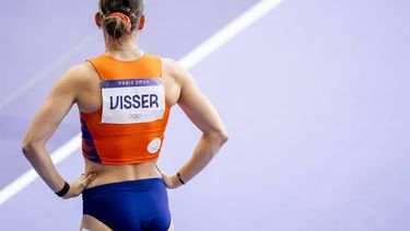 PARIJS - Nadine Visser na afloop van de finale van de 100m horden (v) van het atletiek tijdens de Olympische Spelen. ANP ROBIN VAN LONKHUIJSEN