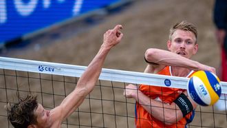 2021-06-25 19:44:40 SCHEVENINGEN - Stefan Boermans (foto) en Yorick de Groot  winnen de eerste wedstrijd tegen Letland met 2-0 tijdens de halve finales van de Continental Cup Final Beachvolleybal. Het toernooi is de laatste mogelijkheid voor deelnemers om zich te kwalificeren voor de Olympische Spelen. ANP RONALD HOOGENDOORN