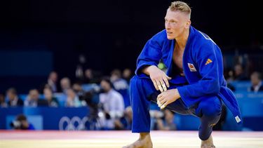 PARIJS - Judoka Frank de Wit na de uitschakeling door Somon Makhmadbekov van Tadzjikistan tijdens de Olympische Spelen. ANP IRIS VAN DEN BROEK