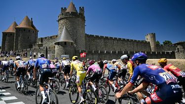 The pack takes the start of the 4th stage of the 113th edition of the Tour de France cycling race, 182 km between Carcassonne and Foix in southwestern France, on July 7, 2026. 
Loic VENANCE / AFP