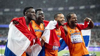 TOKIO - (l-r) Taymir Burnet, Elvis Afrifa, Xavi Mo-Ajok, Nsikak Ekpo tijdens de finale van de 4x100 meter estafette voor mannen tijdens de WK atletiek in het Japan National Stadium. ANP ROBIN VAN LONKHUIJSEN