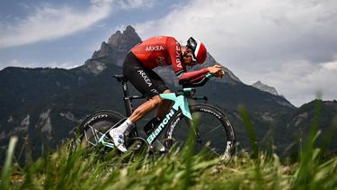 2023-07-18 16:39:40 Team Arkea - Samsic's French rider Warren Barguil cycles during the 16th stage of the 110th edition of the Tour de France cycling race, 22 km individual time trial between Passy and Combloux, in the French Alps, on July 18, 2023. 
Marco BERTORELLO / AFP