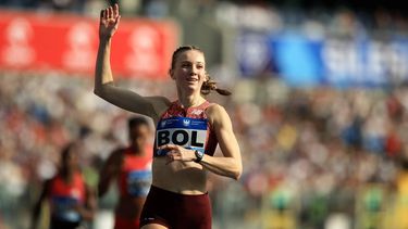 epa12305090 Femke Bol of the Netherlands celebrates winning the women's 400m Hurdles event during the Diamond League atletics meeting - Kamila Skolimowska Memorial, at the Silesian Stadium in Chorzow, southern Poland, 16 August 2025.  EPA/Adam Warzawa POLAND OUT