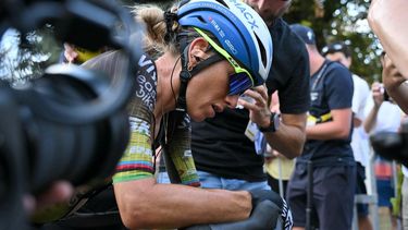 Team Visma | Lease a Bike's French rider Pauline Ferrand-Prevot reacts after the 5th (out of 9) stage of the fifth edition of the Women's Tour de France cycling race, 140 km from Macon to Belleville-en-Beaujolais, in Belleville-en-Beaujolais, central France on August 5, 2026. 
NICOLAS TUCAT / AFP