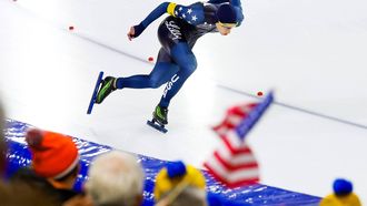 HEERENVEEN - Jordan Stolz (USA) tijdens de 500 meter op de laatste dag van de ICU derde wereldbeker schaatsen in het Thialf stadion. ANP VINCENT JANNINK