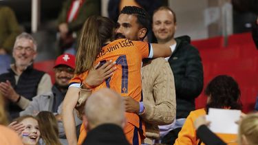 ROTTERDAM - (l-r) Lieke Martens of Holland ,   Benjamin van Leer tijdens de EK-kwalificatie wedstrijd voor vrouwen in groep A1 tussen Nederland en Finland in Sparta Stadion Het Kasteel op 31 mei 2024 in Rotterdam, Nederland. ANP BART STOUTJESDIJK