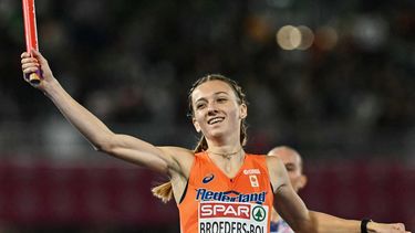 Netherlands' Femke Broeders-Bol celebrates as she crosses the finish line to win the women's 4 x 400m relay final during the European Athletics Championships at Alexander Stadium in Birmingham on August 16, 2026. 
Paul ELLIS / AFP