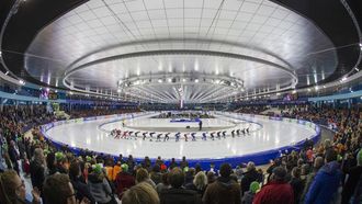 HEERENVEEN - Sfeerbeeld van de massastart in het vernieuwde interieur  tijdens het World Cup Schaatsen in Thialf. ANP VINCENT JANNINK