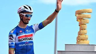 epa11347811 French rider Julian Alaphilippe of Soudal Quick-Step arrives for the 13th stage of the Giro d'Italia 2024, a 179 km cycling race from Riccione to Cento, Italy, 17 May 2024.  EPA/LUCA ZENNARO