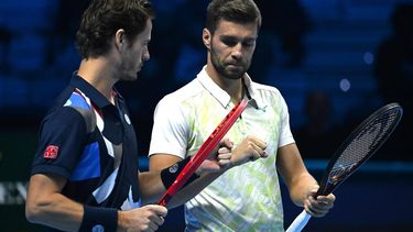 epa11716812 Wesley Koolhof (L) and Nikola Mektic (R) react during their doubles Round Robin match against Marcel Granollers and Horacio Zeballos at the Nitto ATP Finals in Turin, Italy, 12 November 2024.  EPA/MASSIMO RANA