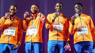 ROME - (l-r) Nsikak Ekpom, Xavi Mo Ajok, Taymir Burnet, Elvis Afrifa op het podium na hun tweede plek bij de 4x100 meter op de slotdag van de Europese kampioenschappen atletiek. ANP IRIS VAN DEN BROEK