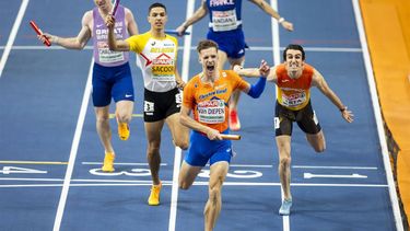 APELDOORN - Tony van Diepen tijdens de 4x400 meter relay finale voor mannen op de vierde dag van het EK Indoor atletiek in Omnisport Apeldoorn. ANP IRIS VAN DEN BROEK