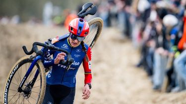 Dutch Lucinda Brand competes in the women's elite race of the 'Duinencross' cyclocross cycling event, stage five of the X2O Badkamers Trophy (Trofee Veldrijden) competition, in Koksijde, western Belgium, on January 4, 2024. 
JASPER JACOBS / Belga / AFP