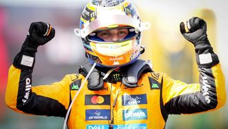 BARCELONA - Oscar Piastri (McLaren) viert zijn overwinning op het Circuit de Barcelona-Catalunya na afloop van de Grand Prix van Spanje. ANP SANDER KONING