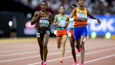 2023-08-23 19:41:15 BOEDAPEST - Sifan Hassan in actie op de 5000 meter tijdens de vijfde dag van de wereldkampioenschappen atletiek. ANP ROBIN VAN LONKHUIJSEN