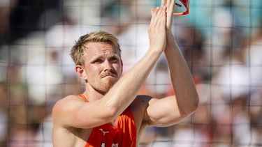 PARIJS - Stefan Boermans na de uitschakeling door Duitsland tijdens de beachvolleybal kwartfinale op de Olympische Spelen. ANP IRIS VAN DEN BROEK