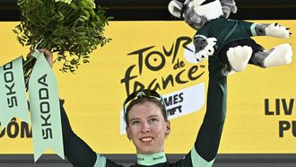 Team SD Worx - Protime’s Dutch rider Lorena Wiebes celebrates on the podium with the best sprinter's green jersey after the 6th stage (out of 9) of the fourth edition of the Women's Tour de France cycling race, 123.7 km from Clermont-Ferrand to Ambert, in Ambert, central France on July 31, 2025. 
JULIEN DE ROSA / AFP