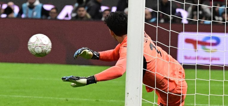epa12649979 Morocco's goalkeeper Yassine Bounou makes a save during the penalty shootout of the CAF Africa Cup of Nations 2025, semifinal match between Nigeria and Morocco in Rabat, Morocco, 14 January 2026.  EPA/JALAL MORCHIDI