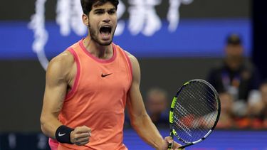 epa11634950 Carlos Alcaraz of Spain celebrates winning his Men's Singles semifinal match against Daniil Medvedev of Russia at the China Open tennis tournament in Beijing, China, 01 October 2024.  EPA/ANDRES MARTINEZ CASARES