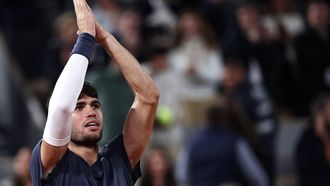 Spain's Carlos Alcaraz Garfia celebrates after winning his men's singles match against US Sebastian Korda on Court Philippe-Chatrier on day six of the French Open tennis tournament at the Roland Garros Complex in Paris on May 31, 2024. 
Anne-Christine POUJOULAT / AFP