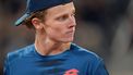 Dutch Jesper De Jong reacts during his men's singles match against Spain's Carlos Alcaraz Garfia on Court Philippe-Chatrier on day four of the French Open tennis tournament at the Roland Garros Complex in Paris on May 29, 2024. 
Bertrand GUAY / AFP