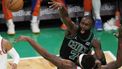 2023-11-13 20:53:44 epa10974119 Boston Celtics guard Jaylen Brown (L) and New York Knicks center Mitchell Robinson (R) battle for the ball during the second half of the NBA game between the Boston Celtics and the New York Knicks at the TD Garden in Boston, Massachusetts, USA, 13 November 2023.  EPA/CJ GUNTHER SHUTTERSTOCK OUT